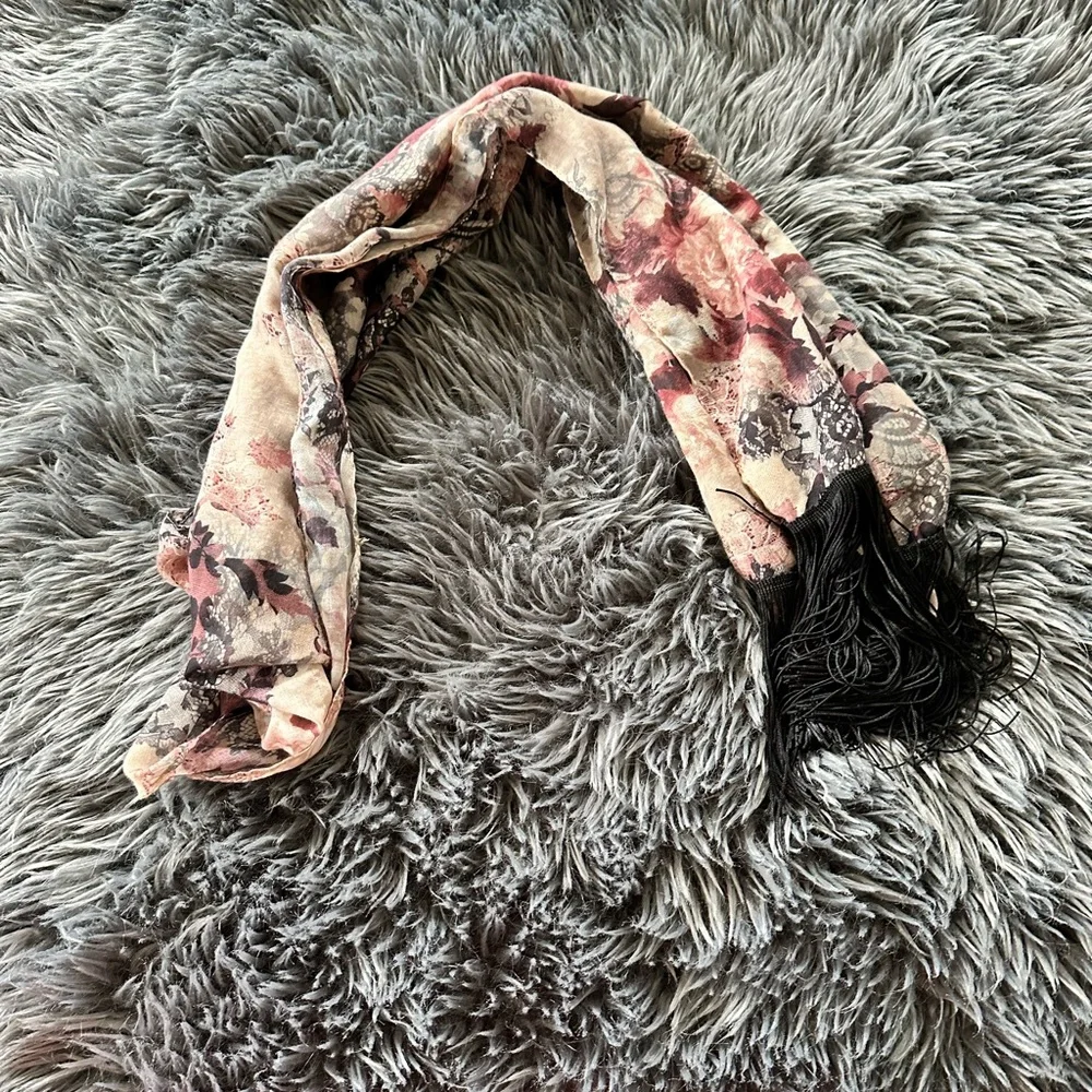 Rose scarf with black fringe